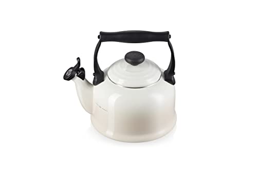 Le Creuset Wasserkessel Tradition, Füllmenge: 2,1 l, Emaillierter Stahl, Kirschrot, 92000800060000 im Sale