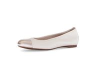 Thumbnail for Gabor Damen Klassische Ballerinas, Frauen Flats,Ballet-Flats,flach,Ausgehschuhe,Abendschuhe,Slip-ons,klassisch elegant,Panna/Puder,41 im Sale
