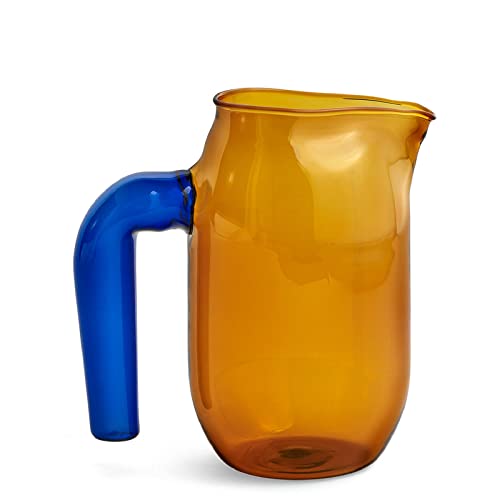 HAY Jug Karaffe aus einem bernsteinfarbenen Korpus, in  im Sale