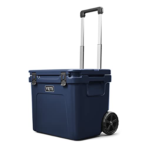 YETI Roadie 60 Kühler mit einziehbarem Periskop-Griff, Marineblau im Sale