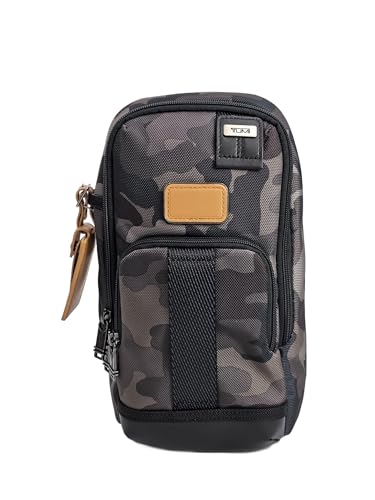 TUMI Fife Slim Sling Bag mit verstellbarem Riemen, Schwarz, Small, Casual im Sale