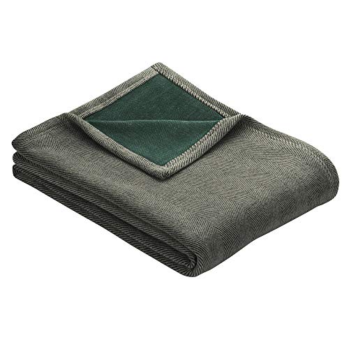 Ibena Decke Aberdeen 2020 / Kuscheldecke Hellbraun/braun/Tagesdecke in 150x200cm mit elagantem Fischgratmuster/besonders dicht gewebte und wärmende Wolldecke im Sale