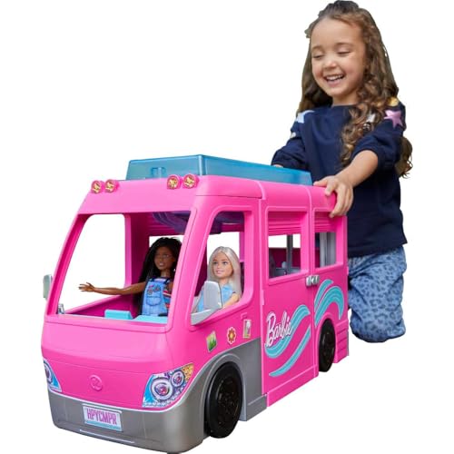 Barbie Super Abenteuer-Camper Fahrzeug, mit 7 Spielbereichen, inkl. Pool und Rutsche, 60 Camping-Zubehörteilen, Puppe, Geschenk, ab 3 Jahren geeignet, HCD46 im Sale